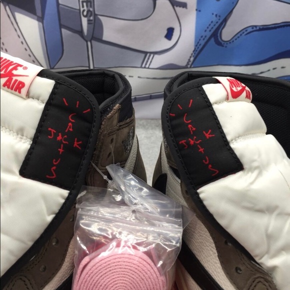 Air Jordan 1 x Travis Scott “Mocha” - Picture 5 of 7